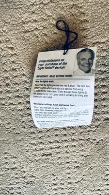 LIGHT RELIEF DEVICE AND LAMP