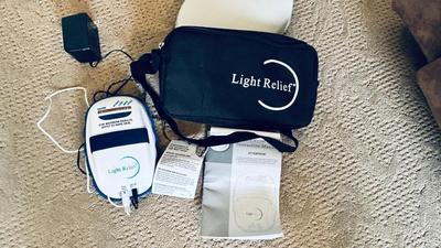 LIGHT RELIEF DEVICE AND LAMP