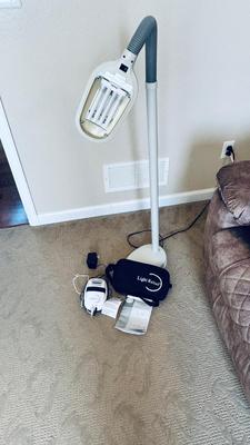 LIGHT RELIEF DEVICE AND LAMP