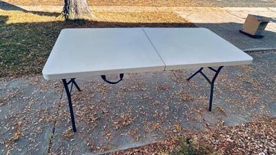 6 FOOT LIFETIME FOLDING TABLE