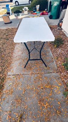 6 FOOT LIFETIME FOLDING TABLE