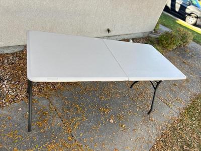 6 FOOT LIFETIME FOLDING TABLE