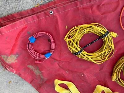 50” TREE SPAD COVER, A TREE BALL TOTE LIFTER AND EXTENSION CORDS