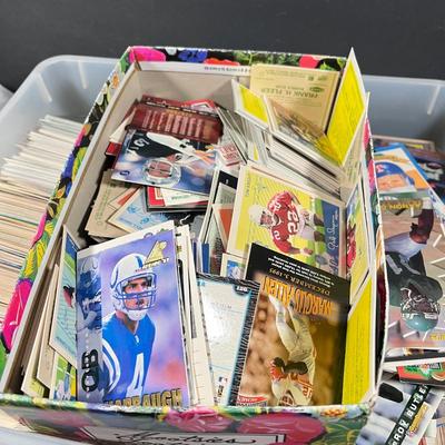 LOT 267Y: Mixed Lot of Sports Cards - Baseball, Football, Basketball, Hockey