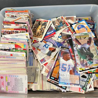 LOT 267Y: Mixed Lot of Sports Cards - Baseball, Football, Basketball, Hockey