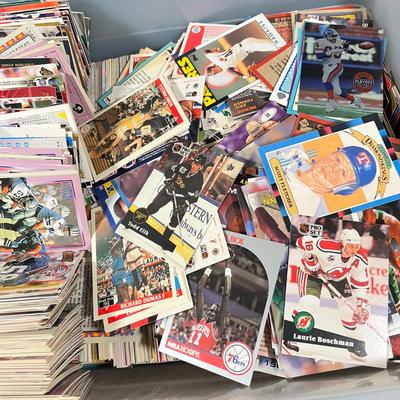 LOT 267Y: Mixed Lot of Sports Cards - Baseball, Football, Basketball, Hockey