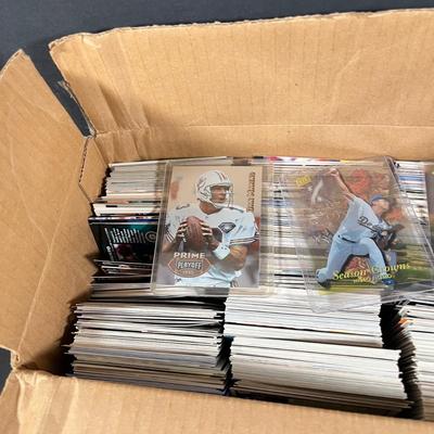 LOT 268Y: Mixed Lot of Sports Cards - Baseball, Football, Hockey, Basketball