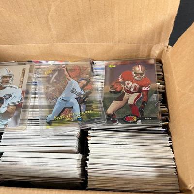 LOT 268Y: Mixed Lot of Sports Cards - Baseball, Football, Hockey, Basketball