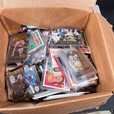 LOT 268Y: Mixed Lot of Sports Cards - Baseball, Football, Hockey, Basketball