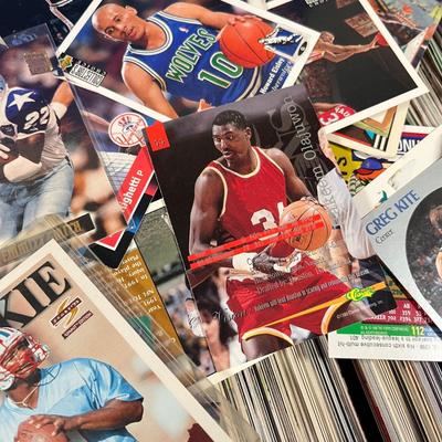 LOT 271Y: Mixed Lot of Sports Cards - Baseball, Football , Basketball