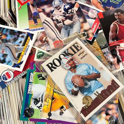 LOT 271Y: Mixed Lot of Sports Cards - Baseball, Football , Basketball