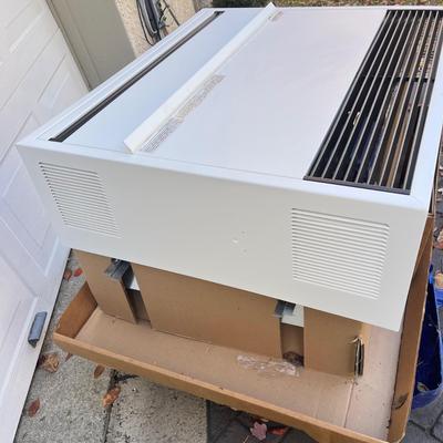 LOT 273G: Williams Direct Vent 22,000 BTU Home Furnace - Model 2203822