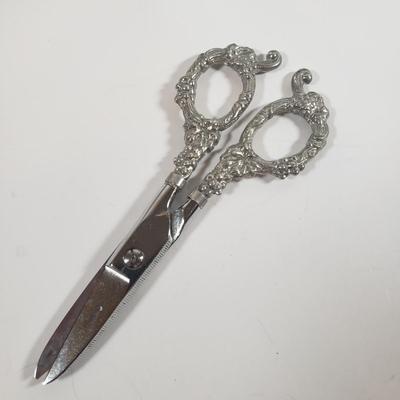 LOT 303B: Art Nouveau Lady Frame, Ornate Grape Leaf Shears, Art Pottery & Olivia Riegel Mirrored Frame