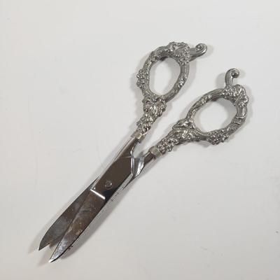 LOT 303B: Art Nouveau Lady Frame, Ornate Grape Leaf Shears, Art Pottery & Olivia Riegel Mirrored Frame