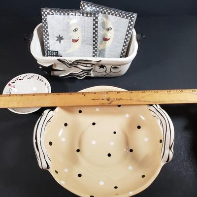 LOT 305B: Collection of Moon & Stars/Black & White Art Pottery