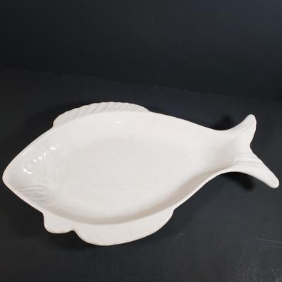 LOT 311B: Italian Ceramic Coral Pattern Plates, Fish Dishes by California Pottery & Ironstone, Large Conch Shell Tureen
