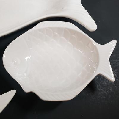 LOT 311B: Italian Ceramic Coral Pattern Plates, Fish Dishes by California Pottery & Ironstone, Large Conch Shell Tureen