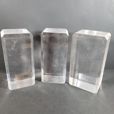 LOT 314B: Lucite Acrylic Side Table/Display Stand & Assortment of Lucite Display Blocks