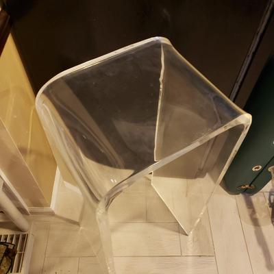 LOT 314B: Lucite Acrylic Side Table/Display Stand & Assortment of Lucite Display Blocks