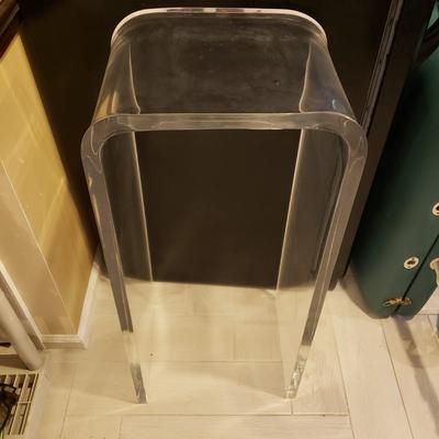 LOT 314B: Lucite Acrylic Side Table/Display Stand & Assortment of Lucite Display Blocks
