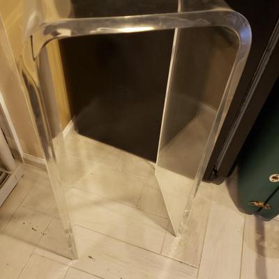 LOT 314B: Lucite Acrylic Side Table/Display Stand & Assortment of Lucite Display Blocks