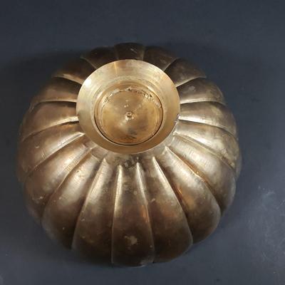 LOT 318B: Vintage Brass & Cast Iron Scales, Brass Table Decor & More