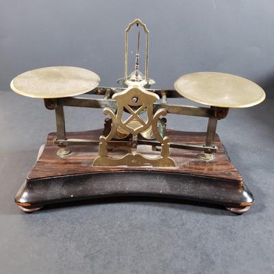 LOT 318B: Vintage Brass & Cast Iron Scales, Brass Table Decor & More