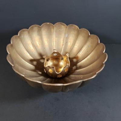 LOT 318B: Vintage Brass & Cast Iron Scales, Brass Table Decor & More