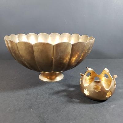 LOT 318B: Vintage Brass & Cast Iron Scales, Brass Table Decor & More