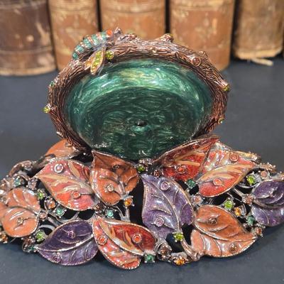 LOT 342B: Jay Strongwater Mayfair Enamel Leaf Bee Clock, Antique Books, and Ornate Bookends