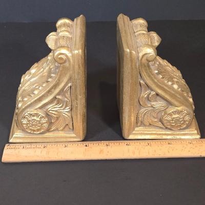 LOT 342B: Jay Strongwater Mayfair Enamel Leaf Bee Clock, Antique Books, and Ornate Bookends