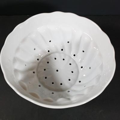 LOT 401B: French Porcelain Berry Bowl Set & Platter by Philippe Deshoulieres, Ann Mallory Hand Painted Platter & Italian Ceramic...