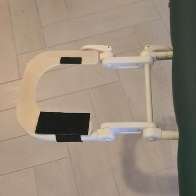 LOT 456B: Portable Massage Table