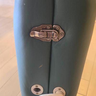 LOT 456B: Portable Massage Table
