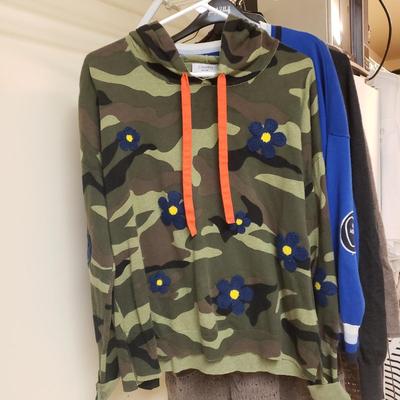 LOT 487MBC: Assorted Tops from Femme Fatale, Counter Culture, Wispr & More