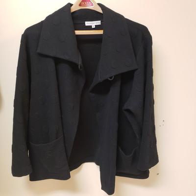 LOT 498MBC: Designer Outerwear-Renfrew, Christopher Calvin, Debra Murray Wearable Art USA