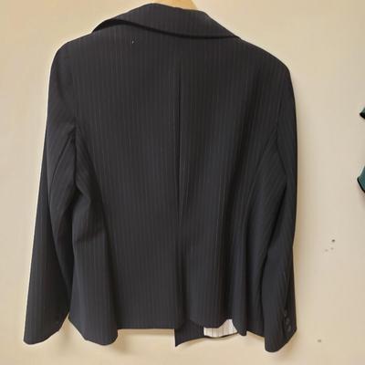 LOT 498MBC: Designer Outerwear-Renfrew, Christopher Calvin, Debra Murray Wearable Art USA