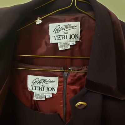 LOT 500MBC: Designer 2&3 Piece Sets-Basler Black Label & More