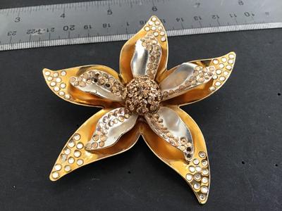 Vintage Avon NR. Nina Ricci Brooch