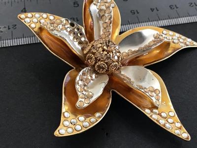 Vintage Avon NR. Nina Ricci Brooch
