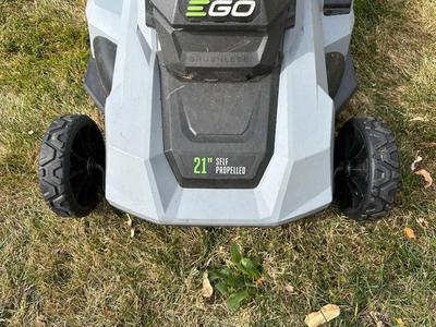 EGO POWER+ 21” SELF PROPELLED LAWNMOWER WITH BATTERY AND CHARGER