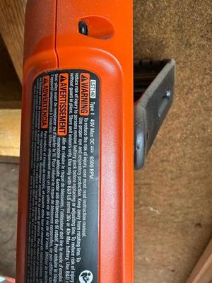 BLACK & DECKER BLOWER AND WEED WACKER WITH 40v LITHIUM BATTERY AND CHARGER