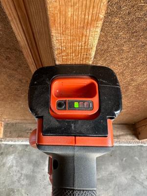 BLACK & DECKER BLOWER AND WEED WACKER WITH 40v LITHIUM BATTERY AND CHARGER