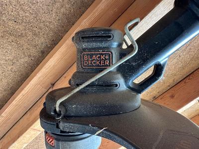 BLACK & DECKER BLOWER AND WEED WACKER WITH 40v LITHIUM BATTERY AND CHARGER