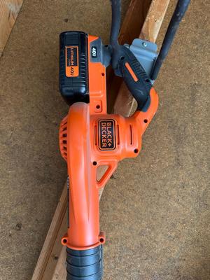 BLACK & DECKER BLOWER AND WEED WACKER WITH 40v LITHIUM BATTERY AND CHARGER