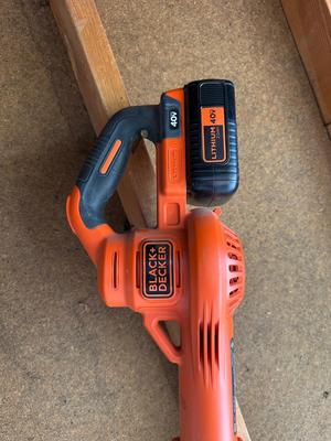 BLACK & DECKER BLOWER AND WEED WACKER WITH 40v LITHIUM BATTERY AND CHARGER