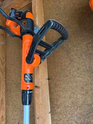 BLACK & DECKER BLOWER AND WEED WACKER WITH 40v LITHIUM BATTERY AND CHARGER