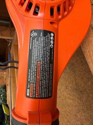 BLACK & DECKER BLOWER AND WEED WACKER WITH 40v LITHIUM BATTERY AND CHARGER