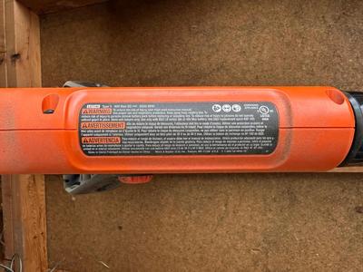 BLACK & DECKER BLOWER AND WEED WACKER WITH 40v LITHIUM BATTERY AND CHARGER
