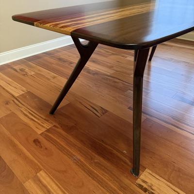 Mobilia Azara Dining Table